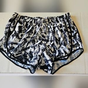 Calvin Klein Women's performance running shorts size large‎
